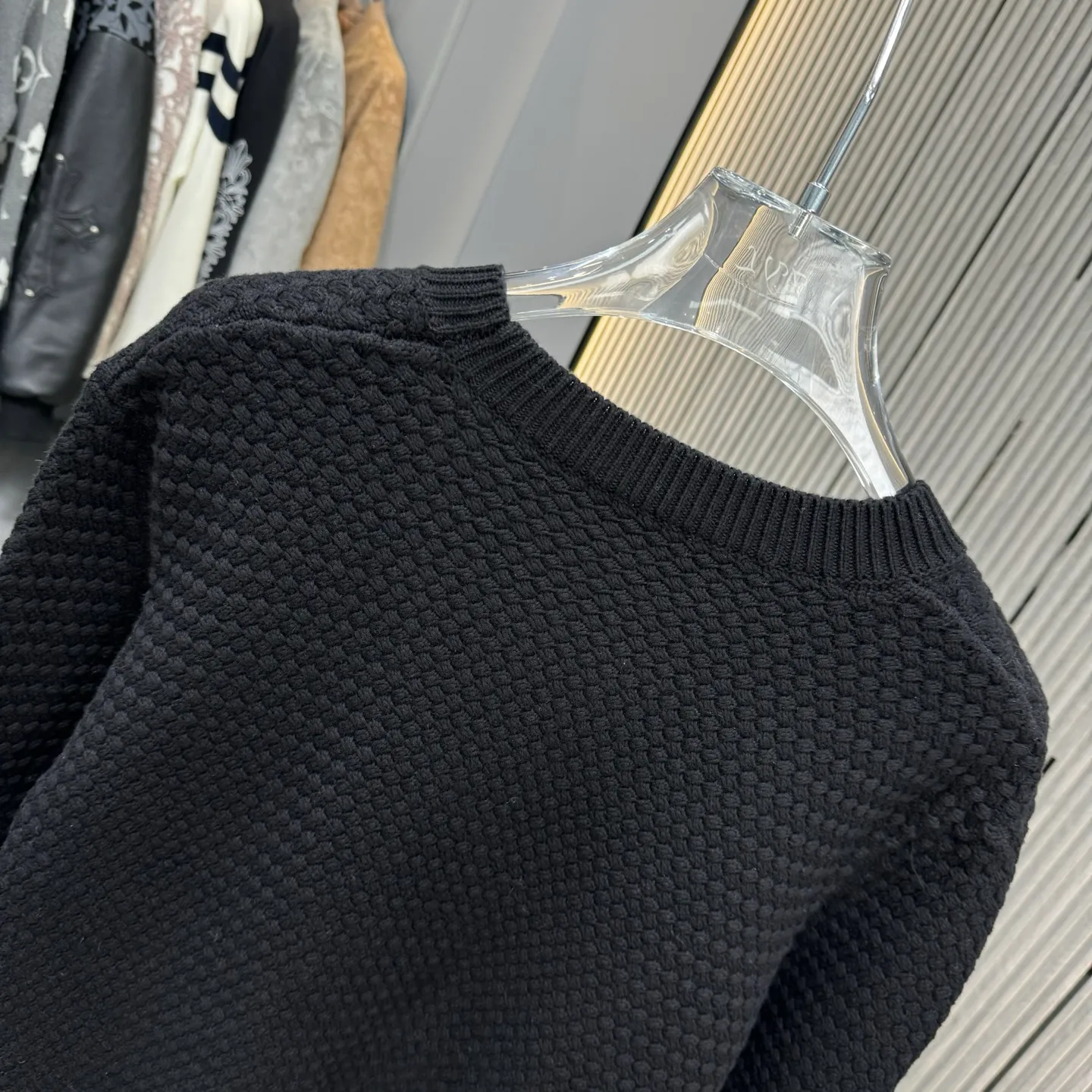 🅿️310 Ralph Lauren 25FW crew neck sweater. The fabric is made of top-quality cashmere yarn. The new autumn and winter Oblique jacquard knitted cashmere sweater adopts a double-sided wearable design and is made of high-quality cashmere material. After fine weaving process, it presents a soft and comfortable touch and excellent thermal insulation performance. The iconic Oblique jacquard pattern is perfectly presented through precision knitting technology. It can be worn on both sides, showing different style charms. The round neck design is simple and elegant, suitable for various matching occasions. Exquisite knitting technology ensures that the clothes are not easily deformed and remain crisp and long-lasting. The double-sided design concept reflects LV's perfect balance of practicality and fashion. Each sweater undergoes strict quality inspection to ensure that the quality meets the brand's consistently high standards. This knitted item combines warmth and style, making it an exquisite addition to your autumn and winter wardrobe. Size:S/M/L/XL